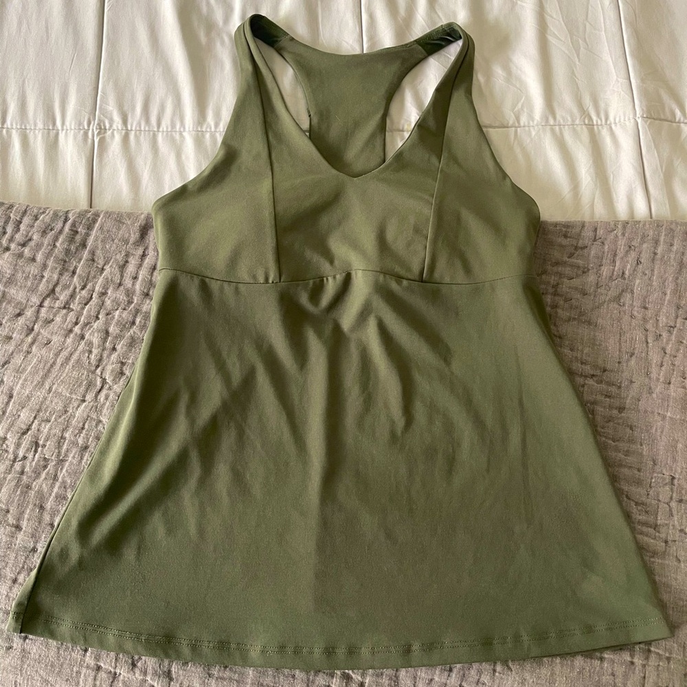 Fabletics On the Go Built-In Bra Tank in Safari Olive Green Tank Top Medium